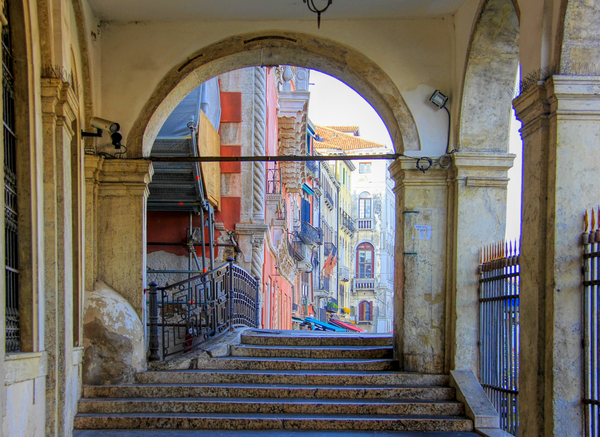 The Streets of Venice  T8