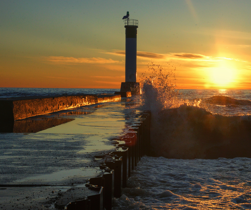 Splashes on the Pier  SS8